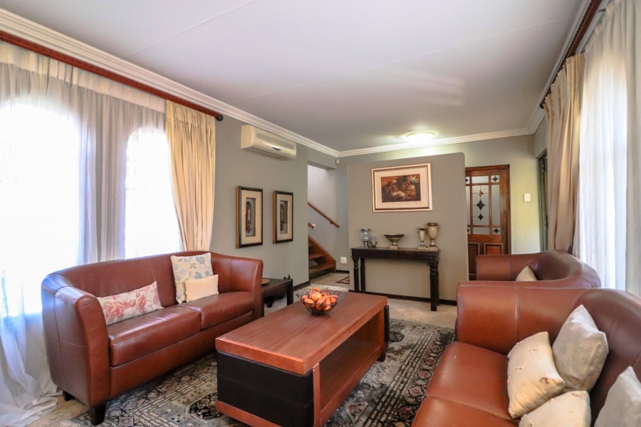 6 Bedroom Property for Sale in Heuwelsig Free State